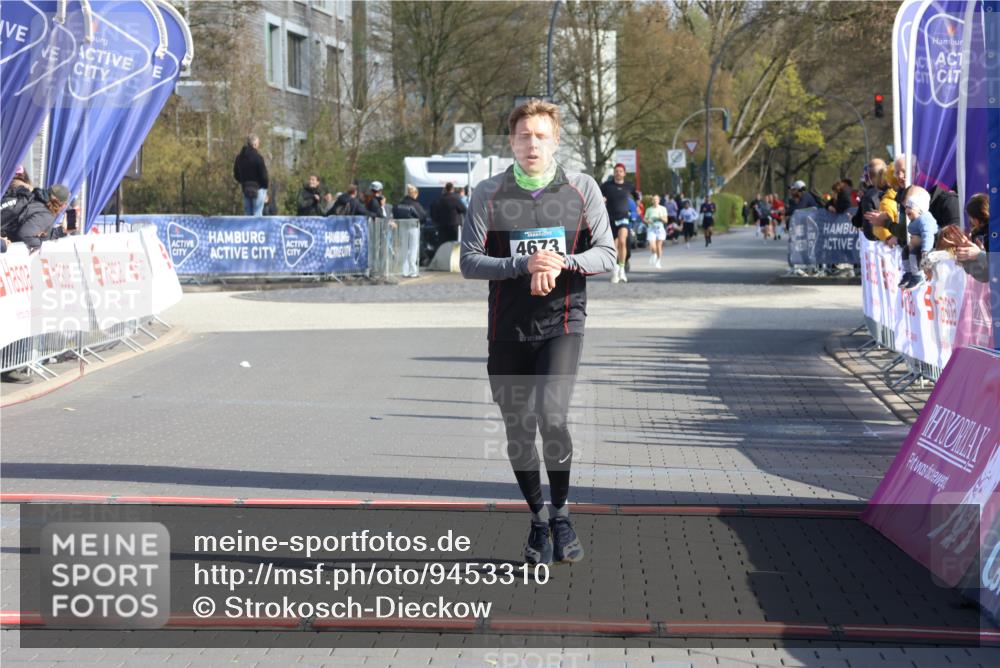 12.04.2026 - 45. Internationalen Wilhelmsburger Insellauf Strokosch-Dieckow http://msf.ph/oto/9453310 12.04.2026 10:27:06 Ziel 4673 meine-sportfotos.de