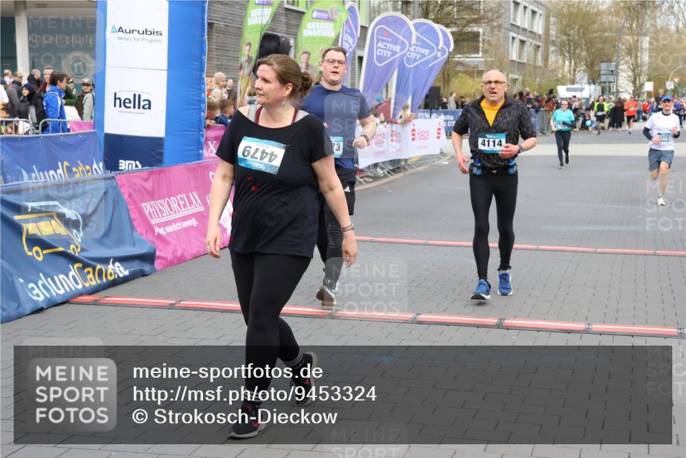 12.04.2026 - 45. Internationalen Wilhelmsburger Insellauf Strokosch-Dieckow http://msf.ph/oto/9453324 12.04.2026 13:07:15 Ziel 4114, 4173, 4729, 4273 meine-sportfotos.de