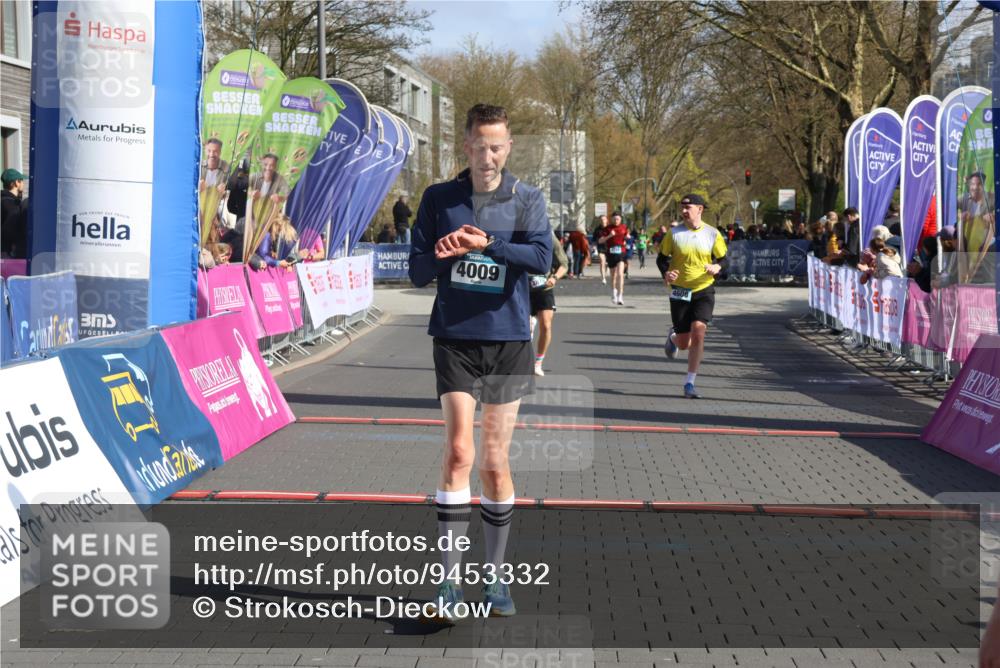 12.04.2026 - 45. Internationalen Wilhelmsburger Insellauf Strokosch-Dieckow http://msf.ph/oto/9453332 12.04.2026 10:39:41 Ziel 4009, 4608, 2878 meine-sportfotos.de