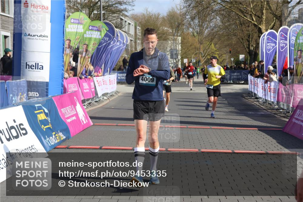 12.04.2026 - 45. Internationalen Wilhelmsburger Insellauf Strokosch-Dieckow http://msf.ph/oto/9453335 12.04.2026 10:39:41 Ziel 4009, 4608, 2878 meine-sportfotos.de
