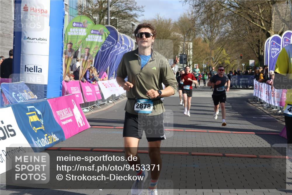 12.04.2026 - 45. Internationalen Wilhelmsburger Insellauf Strokosch-Dieckow http://msf.ph/oto/9453371 12.04.2026 10:39:46 Ziel 4608, 2878, 3110, 4040, 4325, 4871, 4393, 4976 meine-sportfotos.de