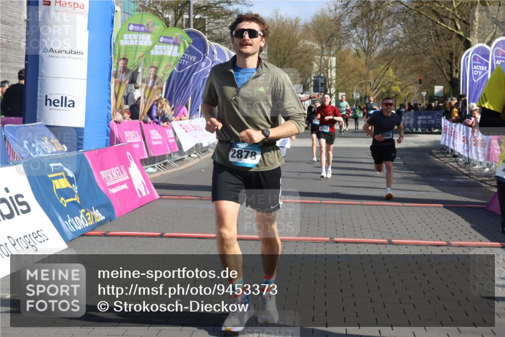 12.04.2026 - 45. Internationalen Wilhelmsburger Insellauf Strokosch-Dieckow http://msf.ph/oto/9453373 12.04.2026 10:39:46 Ziel 4608, 2878, 3110, 4040, 4325, 4871, 4393, 4976 meine-sportfotos.de