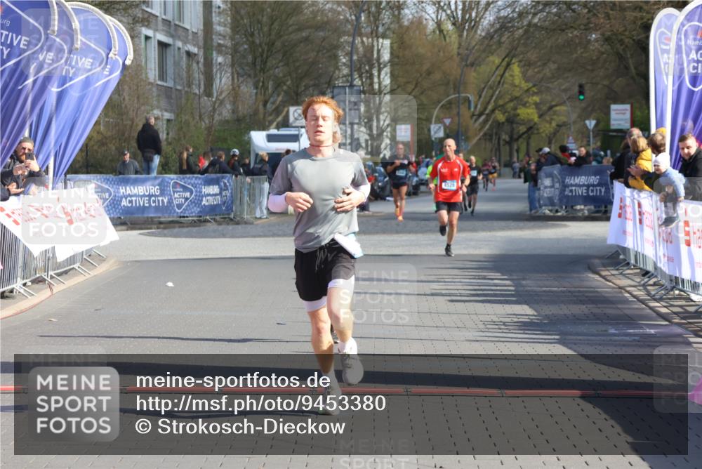 12.04.2026 - 45. Internationalen Wilhelmsburger Insellauf Strokosch-Dieckow http://msf.ph/oto/9453380 12.04.2026 10:27:32 Ziel 5055, 5301, 2994 meine-sportfotos.de