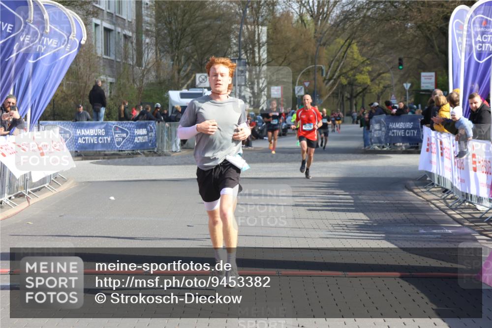 12.04.2026 - 45. Internationalen Wilhelmsburger Insellauf Strokosch-Dieckow http://msf.ph/oto/9453382 12.04.2026 10:27:32 Ziel 5055, 5301, 2994 meine-sportfotos.de