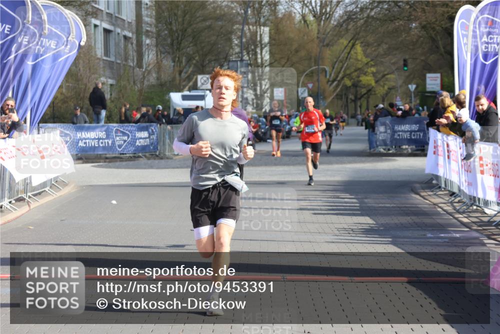 12.04.2026 - 45. Internationalen Wilhelmsburger Insellauf Strokosch-Dieckow http://msf.ph/oto/9453391 12.04.2026 10:27:32 Ziel 5055, 5301, 2994 meine-sportfotos.de