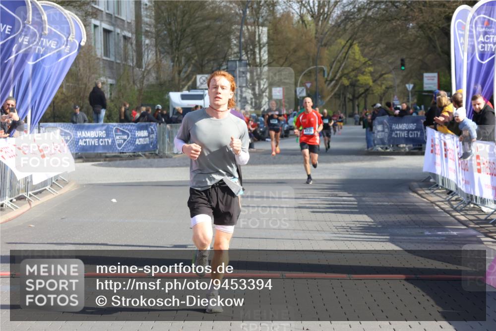 12.04.2026 - 45. Internationalen Wilhelmsburger Insellauf Strokosch-Dieckow http://msf.ph/oto/9453394 12.04.2026 10:27:32 Ziel 5055, 5301, 2994 meine-sportfotos.de