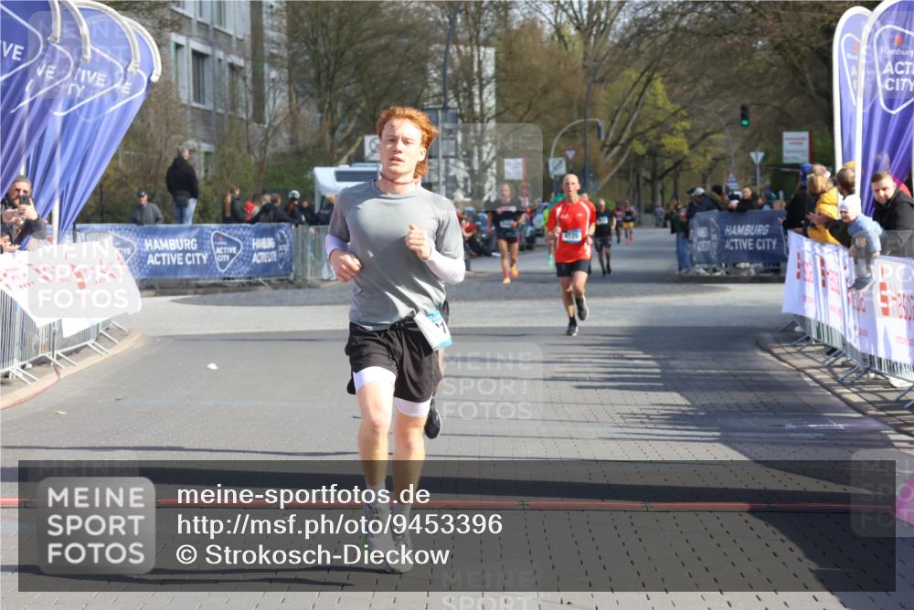12.04.2026 - 45. Internationalen Wilhelmsburger Insellauf Strokosch-Dieckow http://msf.ph/oto/9453396 12.04.2026 10:27:32 Ziel 5055, 5301, 2994 meine-sportfotos.de