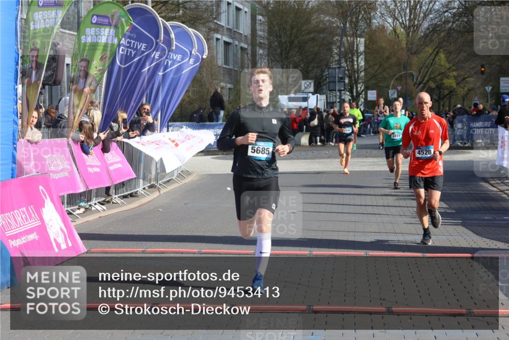 12.04.2026 - 45. Internationalen Wilhelmsburger Insellauf Strokosch-Dieckow http://msf.ph/oto/9453413 12.04.2026 10:27:37 Ziel 2994, 5685, 4528 meine-sportfotos.de