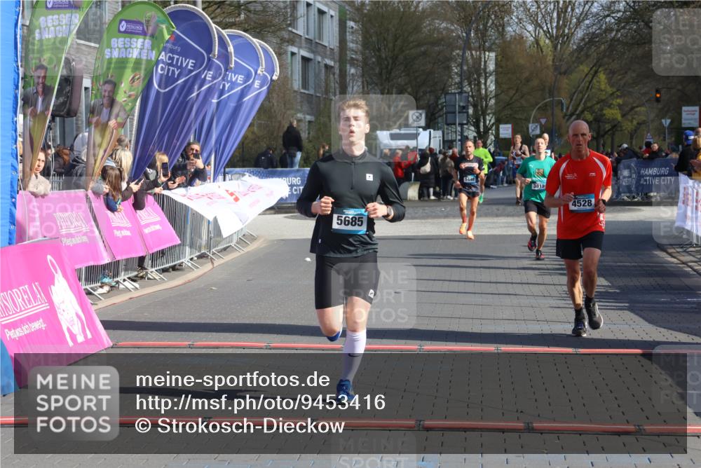 12.04.2026 - 45. Internationalen Wilhelmsburger Insellauf Strokosch-Dieckow http://msf.ph/oto/9453416 12.04.2026 10:27:37 Ziel 2994, 5685, 4528 meine-sportfotos.de