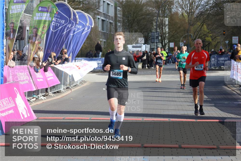 12.04.2026 - 45. Internationalen Wilhelmsburger Insellauf Strokosch-Dieckow http://msf.ph/oto/9453419 12.04.2026 10:27:37 Ziel 2994, 5685, 4528 meine-sportfotos.de