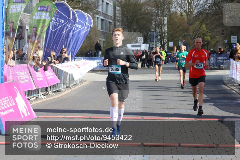 12.04.2026 - 45. Internationalen Wilhelmsburger Insellauf Strokosch-Dieckow http://msf.ph/oto/9453422 12.04.2026 10:27:37 Ziel 2994, 5685, 4528 meine-sportfotos.de