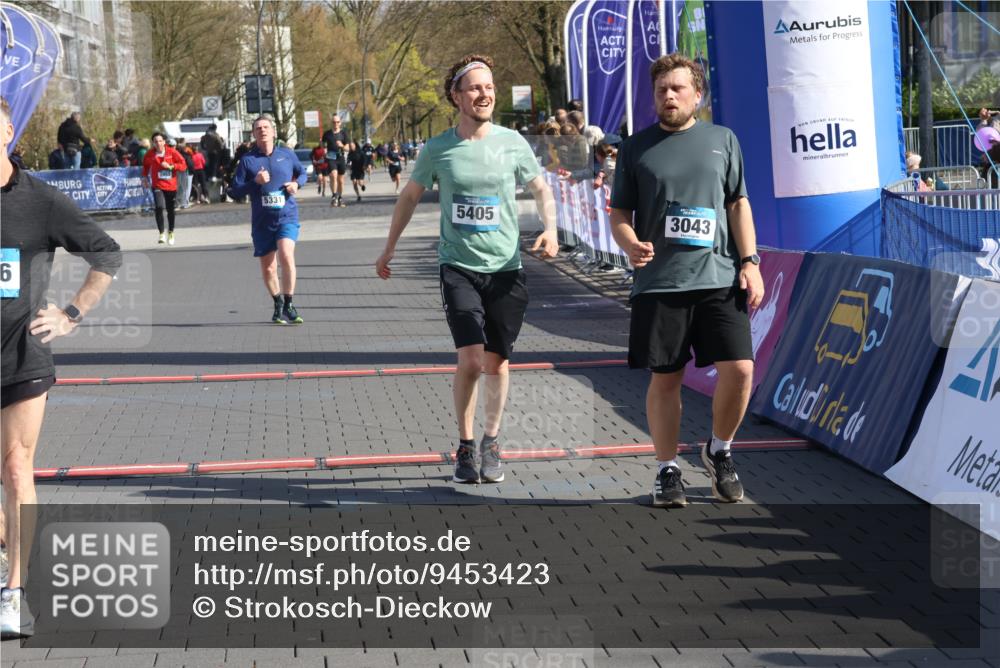 12.04.2026 - 45. Internationalen Wilhelmsburger Insellauf Strokosch-Dieckow http://msf.ph/oto/9453423 12.04.2026 10:39:56 Ziel 3043, 5405, 5331 meine-sportfotos.de