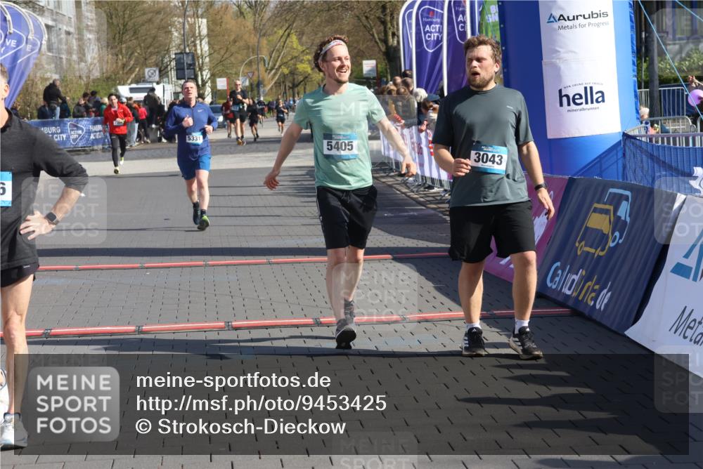 12.04.2026 - 45. Internationalen Wilhelmsburger Insellauf Strokosch-Dieckow http://msf.ph/oto/9453425 12.04.2026 10:39:56 Ziel 3043, 5405, 5331 meine-sportfotos.de