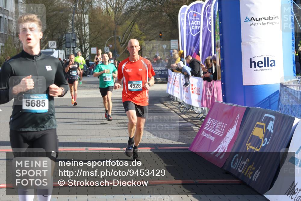 12.04.2026 - 45. Internationalen Wilhelmsburger Insellauf Strokosch-Dieckow http://msf.ph/oto/9453429 12.04.2026 10:27:38 Ziel 2994, 5685, 4528, 3815 meine-sportfotos.de