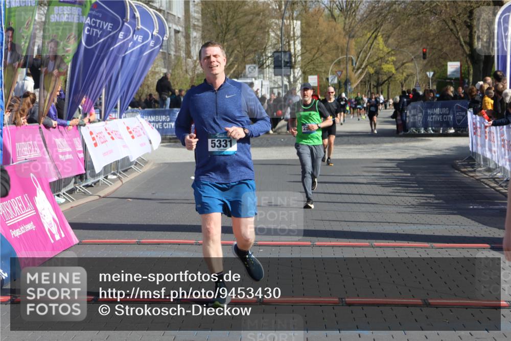 12.04.2026 - 45. Internationalen Wilhelmsburger Insellauf Strokosch-Dieckow http://msf.ph/oto/9453430 12.04.2026 10:39:59 Ziel 3043, 5405, 5331, 2521, 2953 meine-sportfotos.de