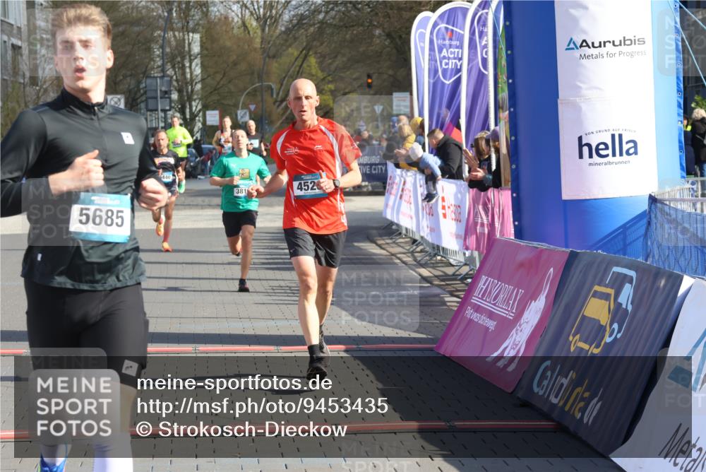 12.04.2026 - 45. Internationalen Wilhelmsburger Insellauf Strokosch-Dieckow http://msf.ph/oto/9453435 12.04.2026 10:27:39 Ziel 5685, 4528, 3815 meine-sportfotos.de