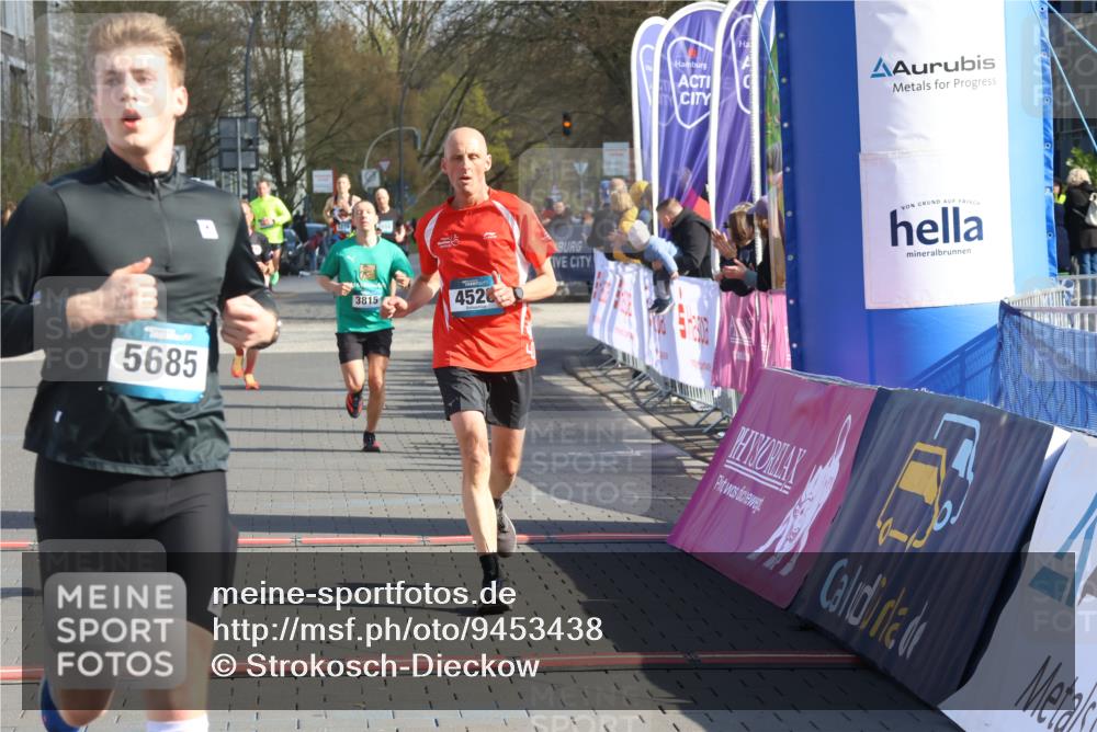 12.04.2026 - 45. Internationalen Wilhelmsburger Insellauf Strokosch-Dieckow http://msf.ph/oto/9453438 12.04.2026 10:27:39 Ziel 5685, 4528, 3815 meine-sportfotos.de