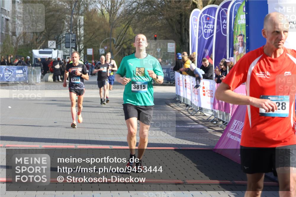 12.04.2026 - 45. Internationalen Wilhelmsburger Insellauf Strokosch-Dieckow http://msf.ph/oto/9453444 12.04.2026 10:27:42 Ziel 5685, 4528, 3815, 5440 meine-sportfotos.de