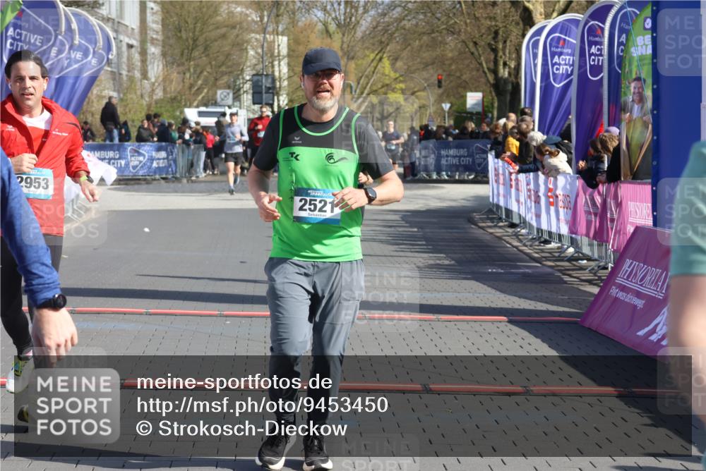 12.04.2026 - 45. Internationalen Wilhelmsburger Insellauf Strokosch-Dieckow http://msf.ph/oto/9453450 12.04.2026 10:40:04 Ziel 2521, 2953, 4522 meine-sportfotos.de