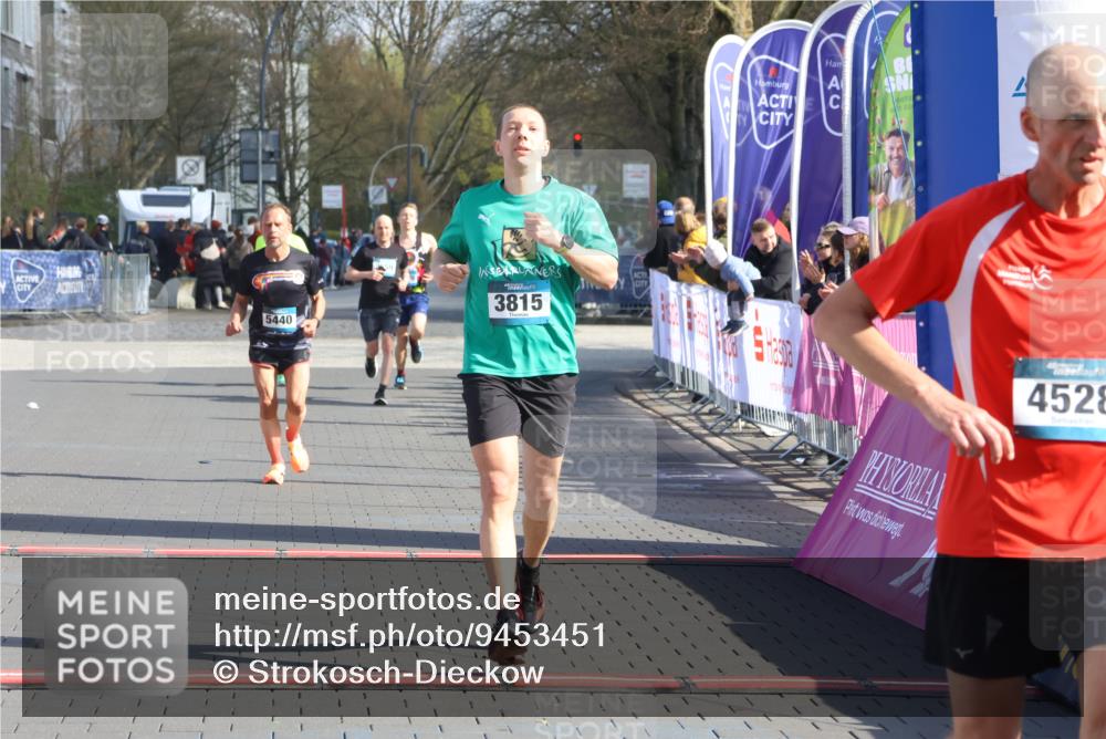 12.04.2026 - 45. Internationalen Wilhelmsburger Insellauf Strokosch-Dieckow http://msf.ph/oto/9453451 12.04.2026 10:27:42 Ziel 5685, 4528, 3815, 5440 meine-sportfotos.de