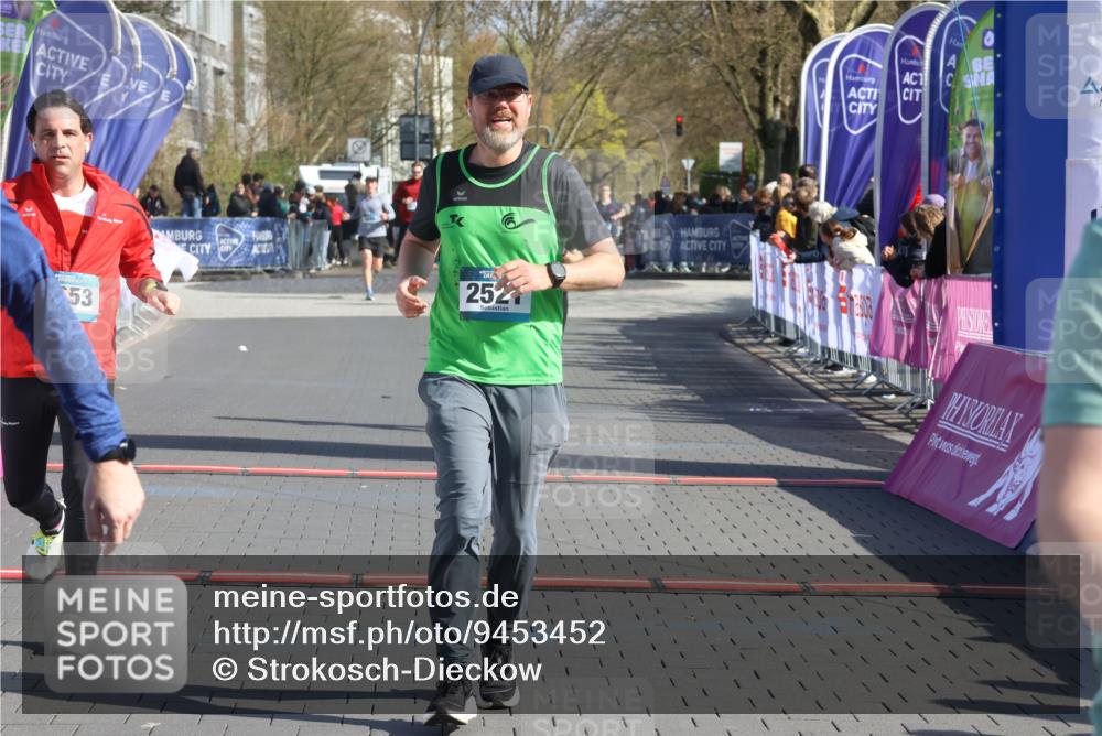 12.04.2026 - 45. Internationalen Wilhelmsburger Insellauf Strokosch-Dieckow http://msf.ph/oto/9453452 12.04.2026 10:40:04 Ziel 2521, 2953, 4522 meine-sportfotos.de