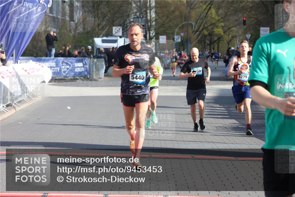 12.04.2026 - 45. Internationalen Wilhelmsburger Insellauf Strokosch-Dieckow http://msf.ph/oto/9453453 12.04.2026 10:27:44 Ziel 3815, 5440, 5279, 2659, 5645 meine-sportfotos.de