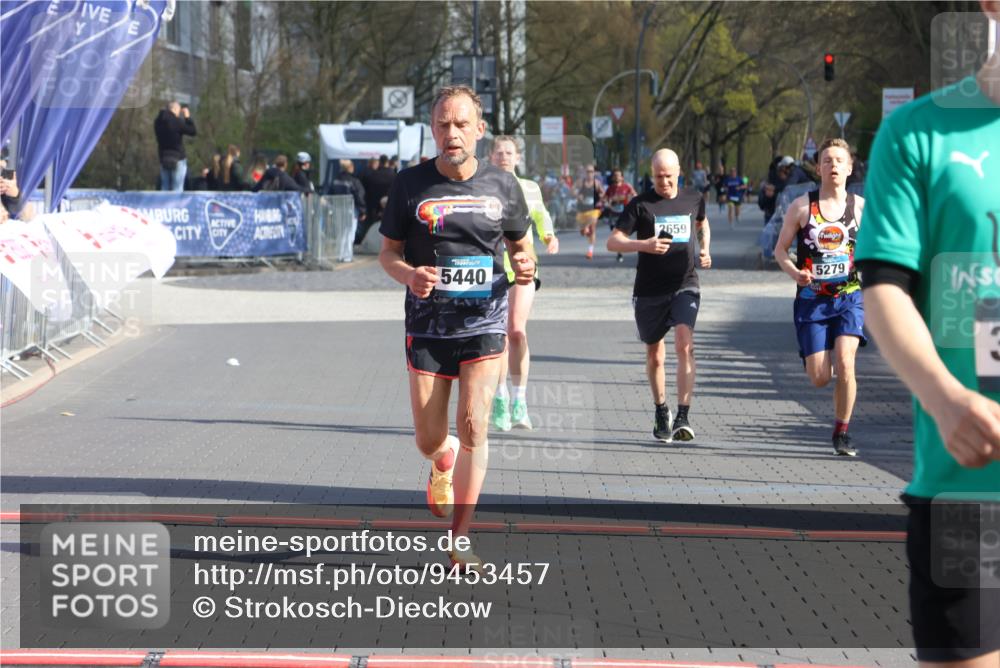 12.04.2026 - 45. Internationalen Wilhelmsburger Insellauf Strokosch-Dieckow http://msf.ph/oto/9453457 12.04.2026 10:27:44 Ziel 3815, 5440, 5279, 2659, 5645 meine-sportfotos.de