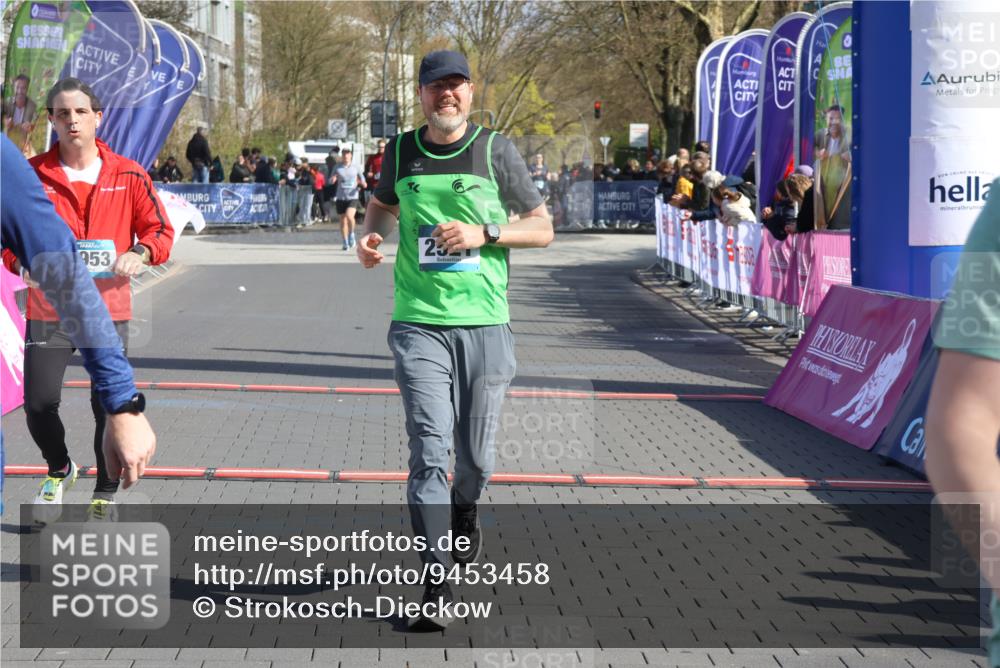 12.04.2026 - 45. Internationalen Wilhelmsburger Insellauf Strokosch-Dieckow http://msf.ph/oto/9453458 12.04.2026 10:40:04 Ziel 2521, 2953, 4522 meine-sportfotos.de