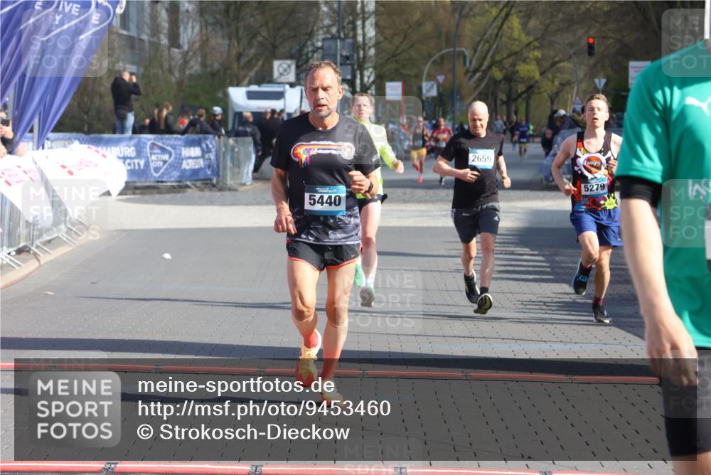 12.04.2026 - 45. Internationalen Wilhelmsburger Insellauf Strokosch-Dieckow http://msf.ph/oto/9453460 12.04.2026 10:27:44 Ziel 3815, 5440, 5279, 2659, 5645 meine-sportfotos.de