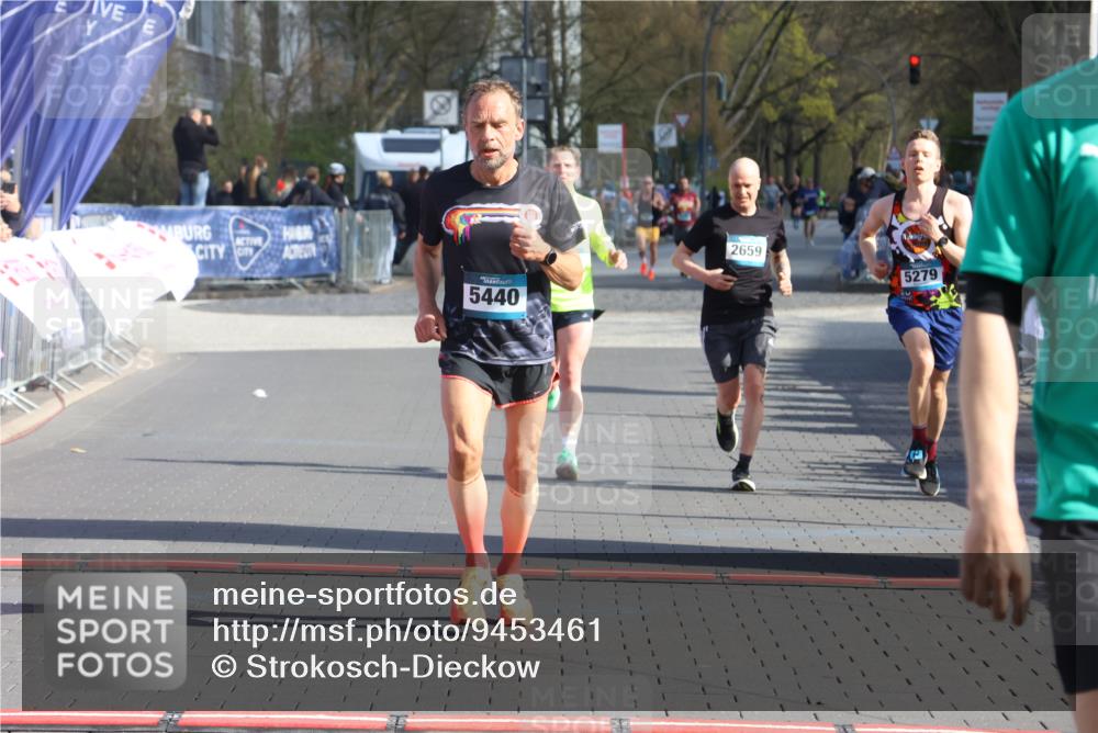 12.04.2026 - 45. Internationalen Wilhelmsburger Insellauf Strokosch-Dieckow http://msf.ph/oto/9453461 12.04.2026 10:27:44 Ziel 3815, 5440, 5279, 2659, 5645 meine-sportfotos.de