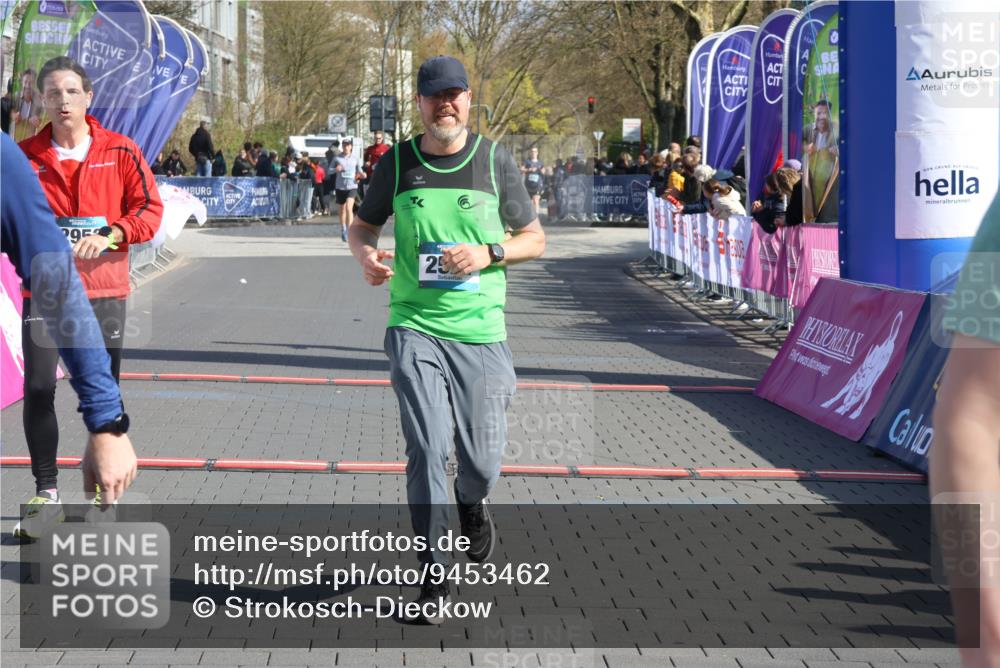12.04.2026 - 45. Internationalen Wilhelmsburger Insellauf Strokosch-Dieckow http://msf.ph/oto/9453462 12.04.2026 10:40:04 Ziel 2521, 2953, 4522 meine-sportfotos.de