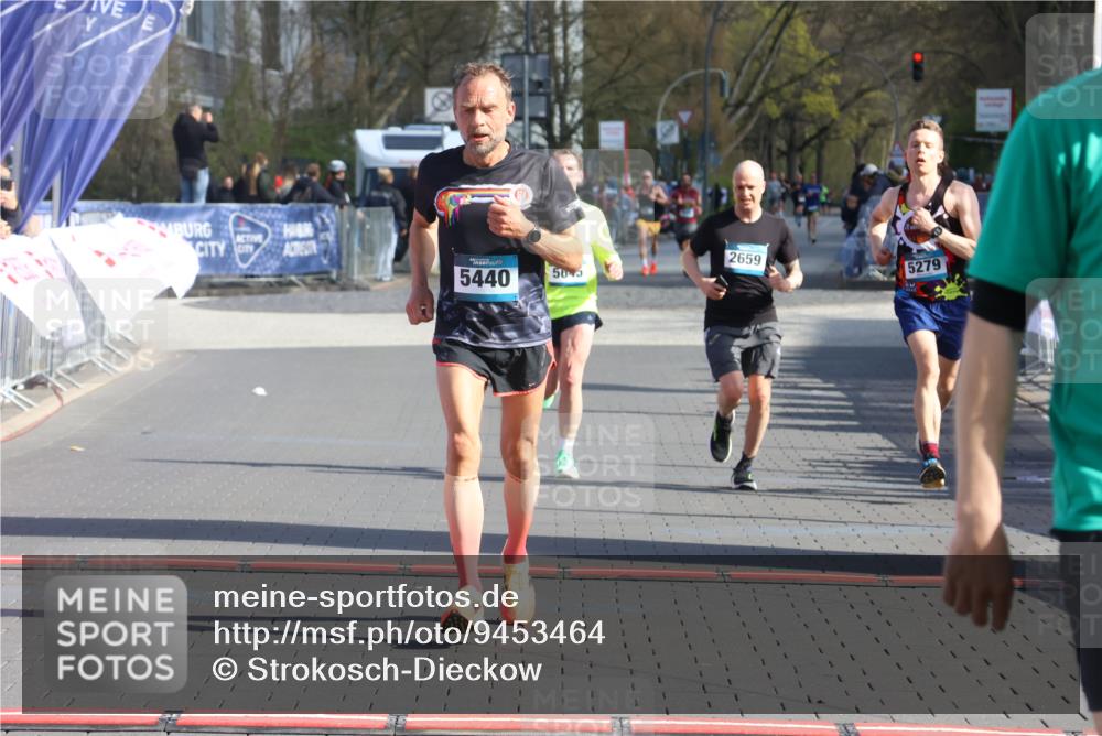 12.04.2026 - 45. Internationalen Wilhelmsburger Insellauf Strokosch-Dieckow http://msf.ph/oto/9453464 12.04.2026 10:27:44 Ziel 3815, 5440, 5279, 2659, 5645 meine-sportfotos.de