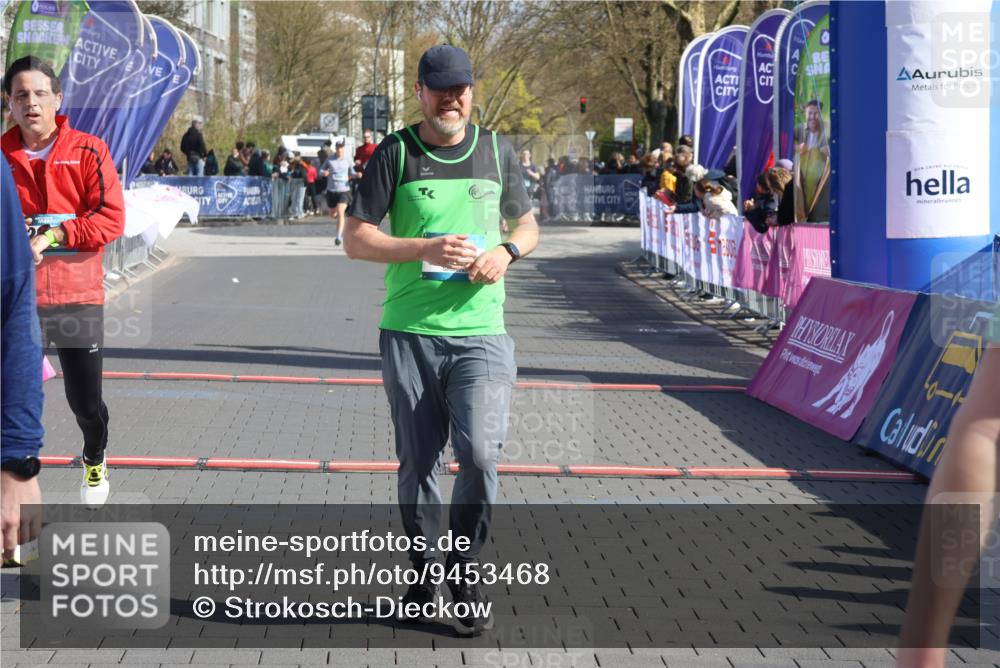 12.04.2026 - 45. Internationalen Wilhelmsburger Insellauf Strokosch-Dieckow http://msf.ph/oto/9453468 12.04.2026 10:40:04 Ziel 2521, 2953, 4522 meine-sportfotos.de