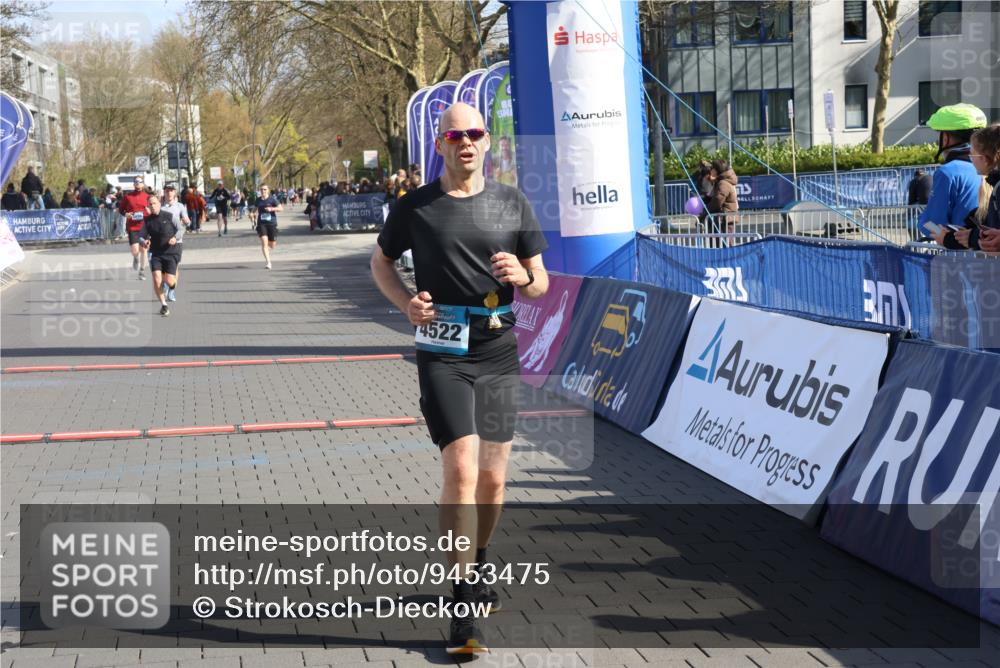 12.04.2026 - 45. Internationalen Wilhelmsburger Insellauf Strokosch-Dieckow http://msf.ph/oto/9453475 12.04.2026 10:40:08 Ziel 4522, 3442, 5688 meine-sportfotos.de