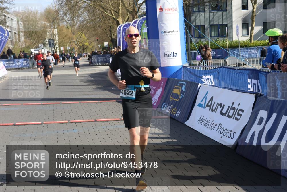12.04.2026 - 45. Internationalen Wilhelmsburger Insellauf Strokosch-Dieckow http://msf.ph/oto/9453478 12.04.2026 10:40:08 Ziel 4522, 3442, 5688 meine-sportfotos.de