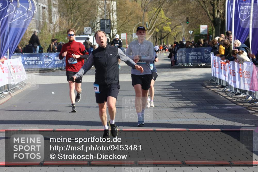 12.04.2026 - 45. Internationalen Wilhelmsburger Insellauf Strokosch-Dieckow http://msf.ph/oto/9453481 12.04.2026 10:40:11 Ziel 3442, 5688, 3834, 4629 meine-sportfotos.de