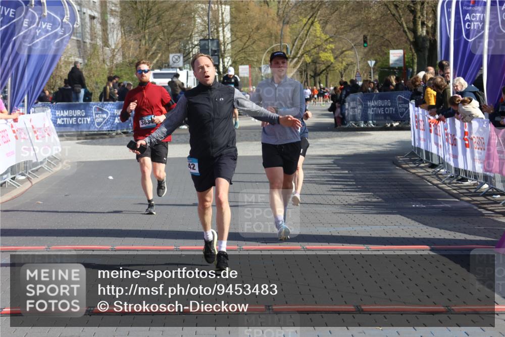 12.04.2026 - 45. Internationalen Wilhelmsburger Insellauf Strokosch-Dieckow http://msf.ph/oto/9453483 12.04.2026 10:40:11 Ziel 3442, 5688, 3834, 4629 meine-sportfotos.de