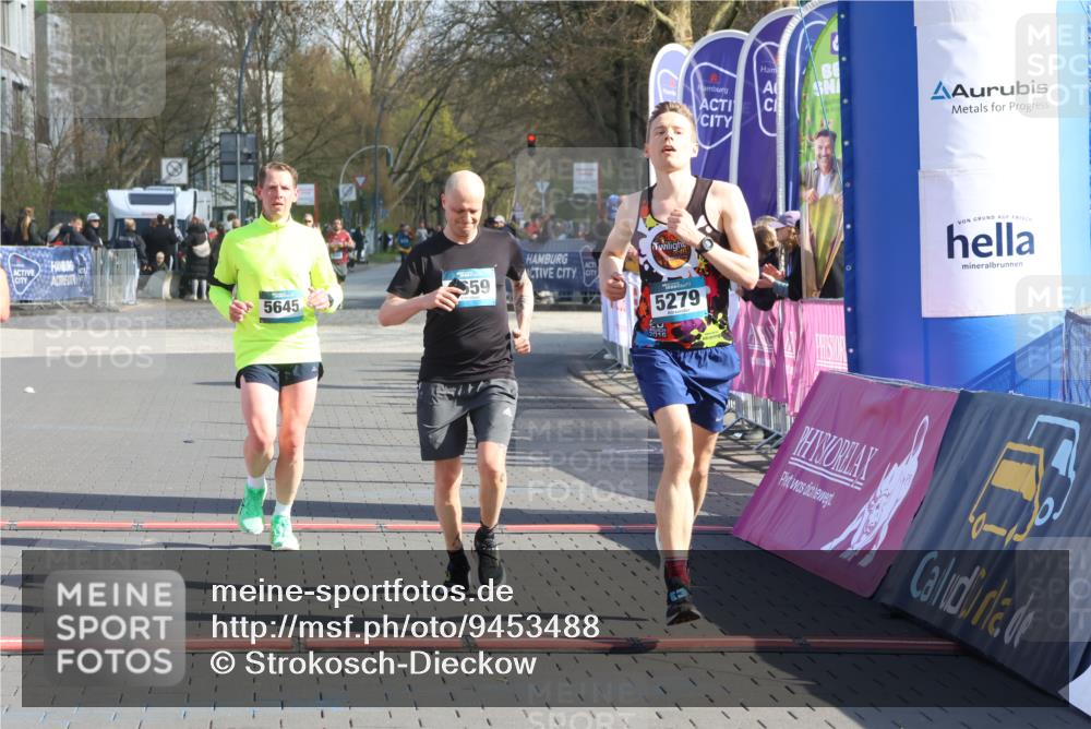 12.04.2026 - 45. Internationalen Wilhelmsburger Insellauf Strokosch-Dieckow http://msf.ph/oto/9453488 12.04.2026 10:27:47 Ziel 5440, 5279, 2659, 5645 meine-sportfotos.de