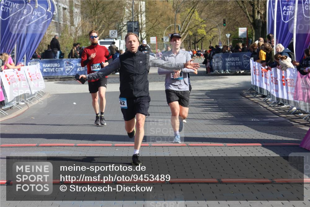 12.04.2026 - 45. Internationalen Wilhelmsburger Insellauf Strokosch-Dieckow http://msf.ph/oto/9453489 12.04.2026 10:40:11 Ziel 3442, 5688, 3834, 4629 meine-sportfotos.de