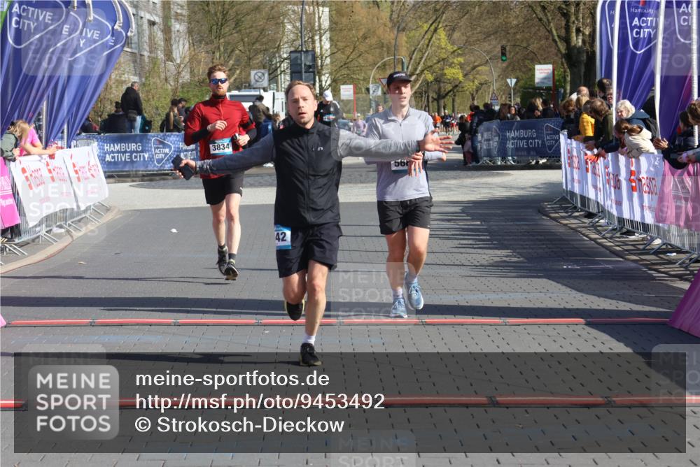 12.04.2026 - 45. Internationalen Wilhelmsburger Insellauf Strokosch-Dieckow http://msf.ph/oto/9453492 12.04.2026 10:40:11 Ziel 3442, 5688, 3834, 4629 meine-sportfotos.de