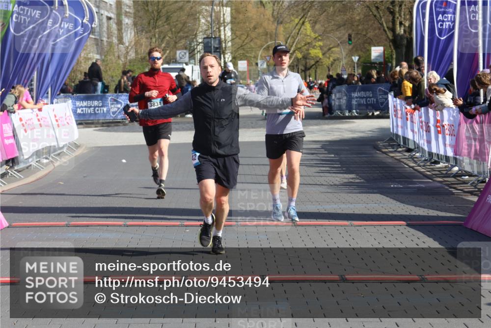 12.04.2026 - 45. Internationalen Wilhelmsburger Insellauf Strokosch-Dieckow http://msf.ph/oto/9453494 12.04.2026 10:40:11 Ziel 3442, 5688, 3834, 4629 meine-sportfotos.de