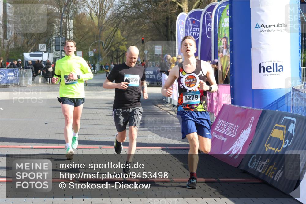 12.04.2026 - 45. Internationalen Wilhelmsburger Insellauf Strokosch-Dieckow http://msf.ph/oto/9453498 12.04.2026 10:27:47 Ziel 5440, 5279, 2659, 5645 meine-sportfotos.de