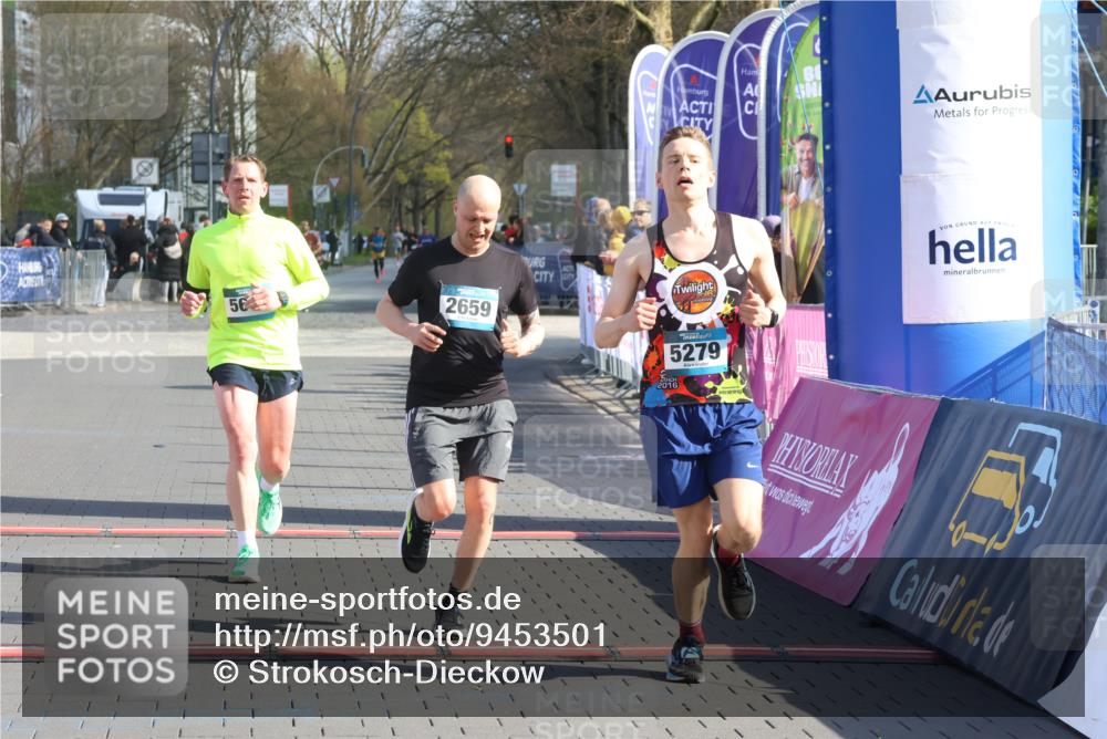 12.04.2026 - 45. Internationalen Wilhelmsburger Insellauf Strokosch-Dieckow http://msf.ph/oto/9453501 12.04.2026 10:27:47 Ziel 5440, 5279, 2659, 5645 meine-sportfotos.de