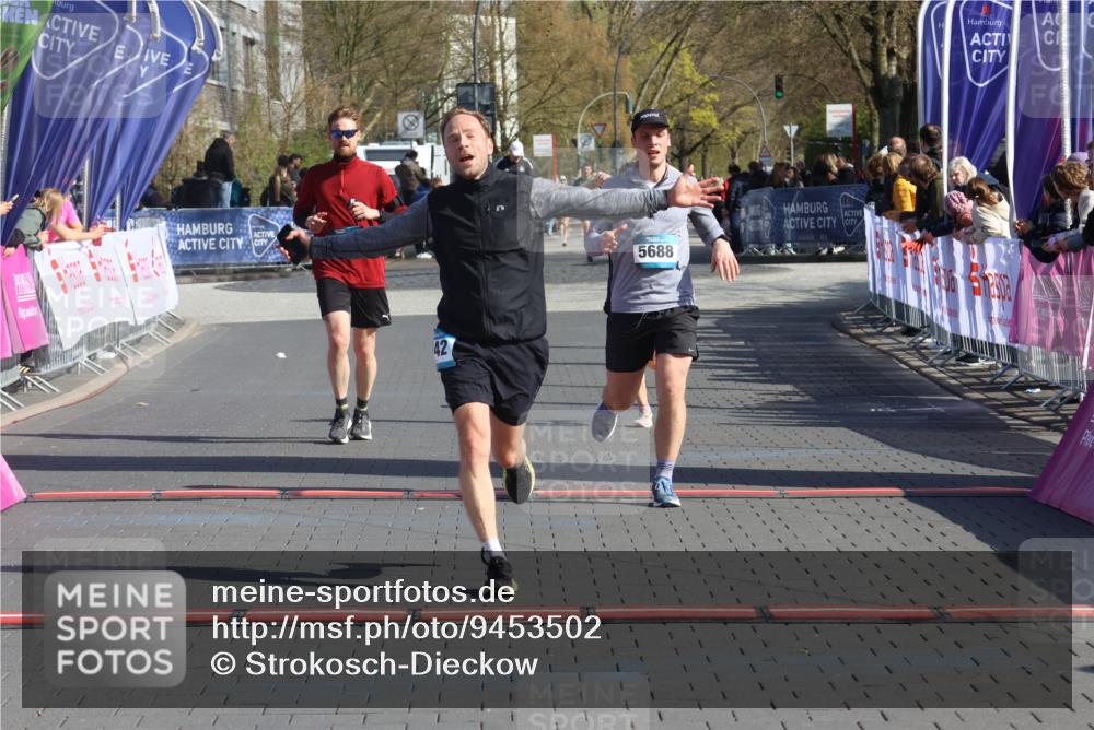 12.04.2026 - 45. Internationalen Wilhelmsburger Insellauf Strokosch-Dieckow http://msf.ph/oto/9453502 12.04.2026 10:40:11 Ziel 3442, 5688, 3834, 4629 meine-sportfotos.de