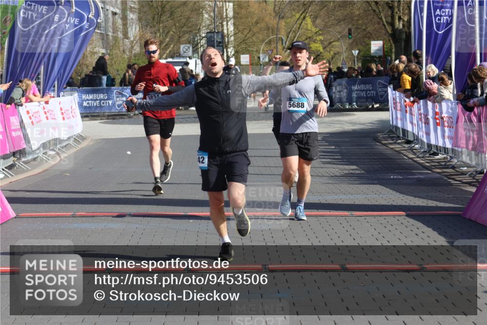 12.04.2026 - 45. Internationalen Wilhelmsburger Insellauf Strokosch-Dieckow http://msf.ph/oto/9453506 12.04.2026 10:40:11 Ziel 3442, 5688, 3834, 4629 meine-sportfotos.de