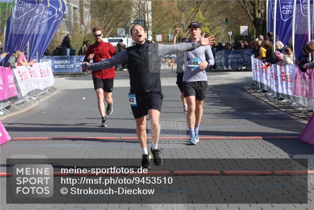 12.04.2026 - 45. Internationalen Wilhelmsburger Insellauf Strokosch-Dieckow http://msf.ph/oto/9453510 12.04.2026 10:40:12 Ziel 3442, 5688, 3834, 4629 meine-sportfotos.de