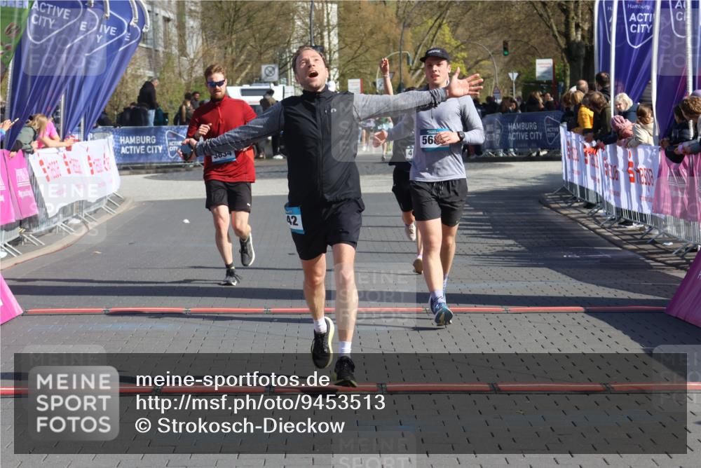 12.04.2026 - 45. Internationalen Wilhelmsburger Insellauf Strokosch-Dieckow http://msf.ph/oto/9453513 12.04.2026 10:40:12 Ziel 3442, 5688, 3834, 4629 meine-sportfotos.de