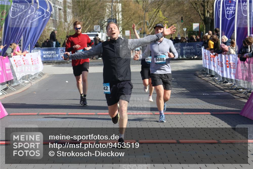 12.04.2026 - 45. Internationalen Wilhelmsburger Insellauf Strokosch-Dieckow http://msf.ph/oto/9453519 12.04.2026 10:40:12 Ziel 3442, 5688, 3834, 4629 meine-sportfotos.de