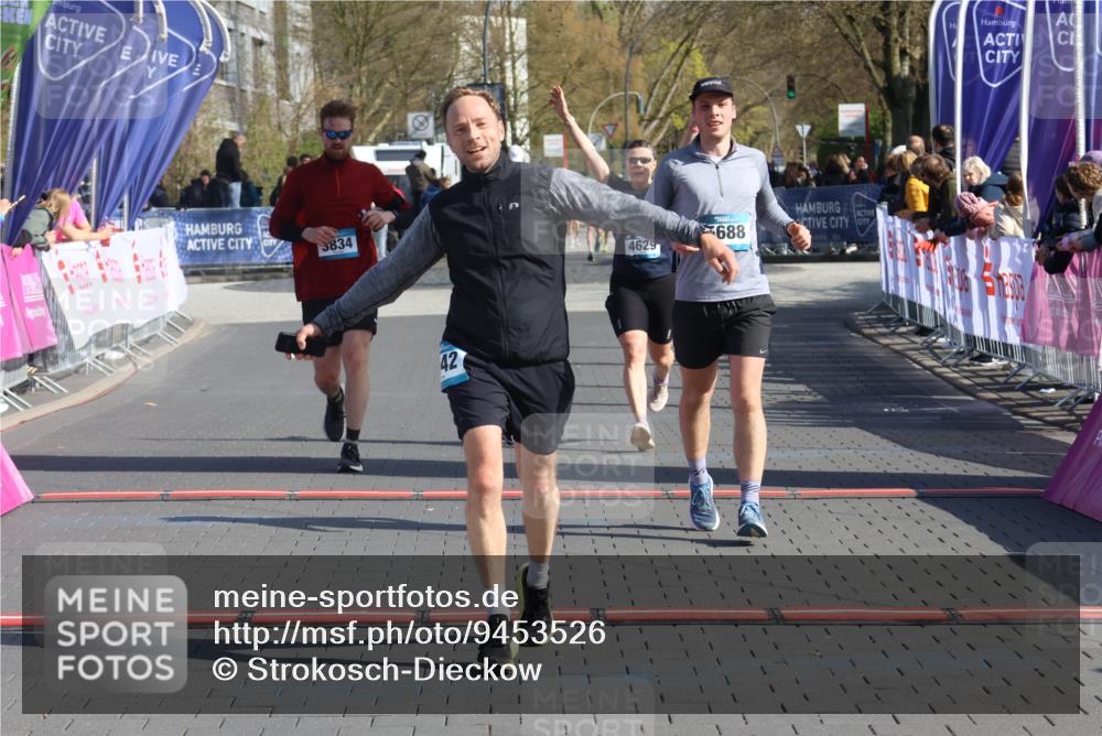 12.04.2026 - 45. Internationalen Wilhelmsburger Insellauf Strokosch-Dieckow http://msf.ph/oto/9453526 12.04.2026 10:40:12 Ziel 3442, 5688, 3834, 4629 meine-sportfotos.de
