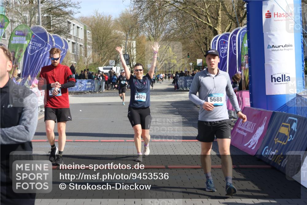 12.04.2026 - 45. Internationalen Wilhelmsburger Insellauf Strokosch-Dieckow http://msf.ph/oto/9453536 12.04.2026 10:40:14 Ziel 3442, 5688, 3834, 4629 meine-sportfotos.de